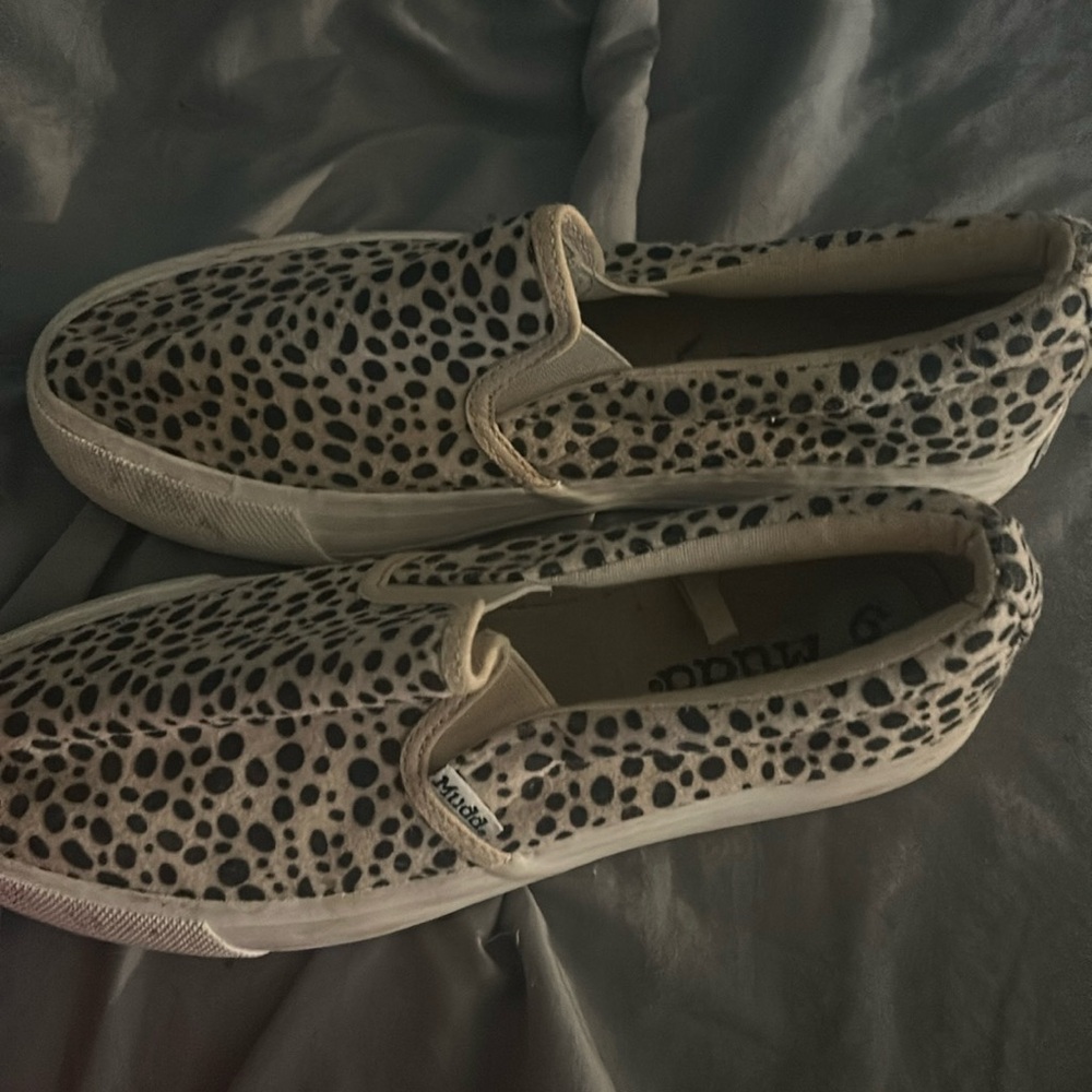 They are like brand new I wore them once they just don’t fit me anymore